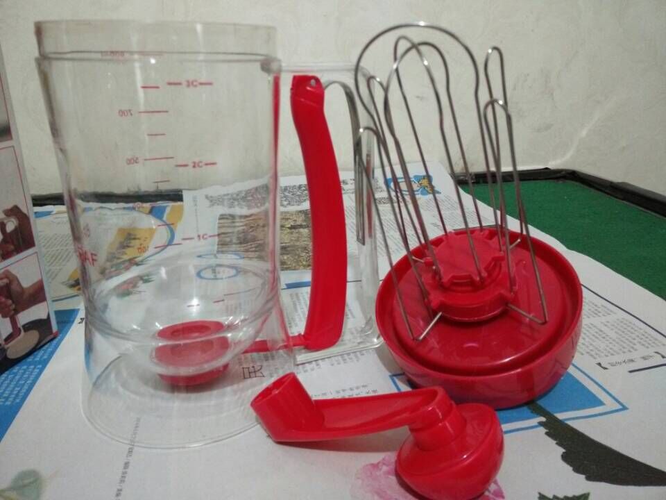 Hand cranked batter cup pancake machine, manual liquid separator, baking tool, distributor, leaking cup, stirring cup
