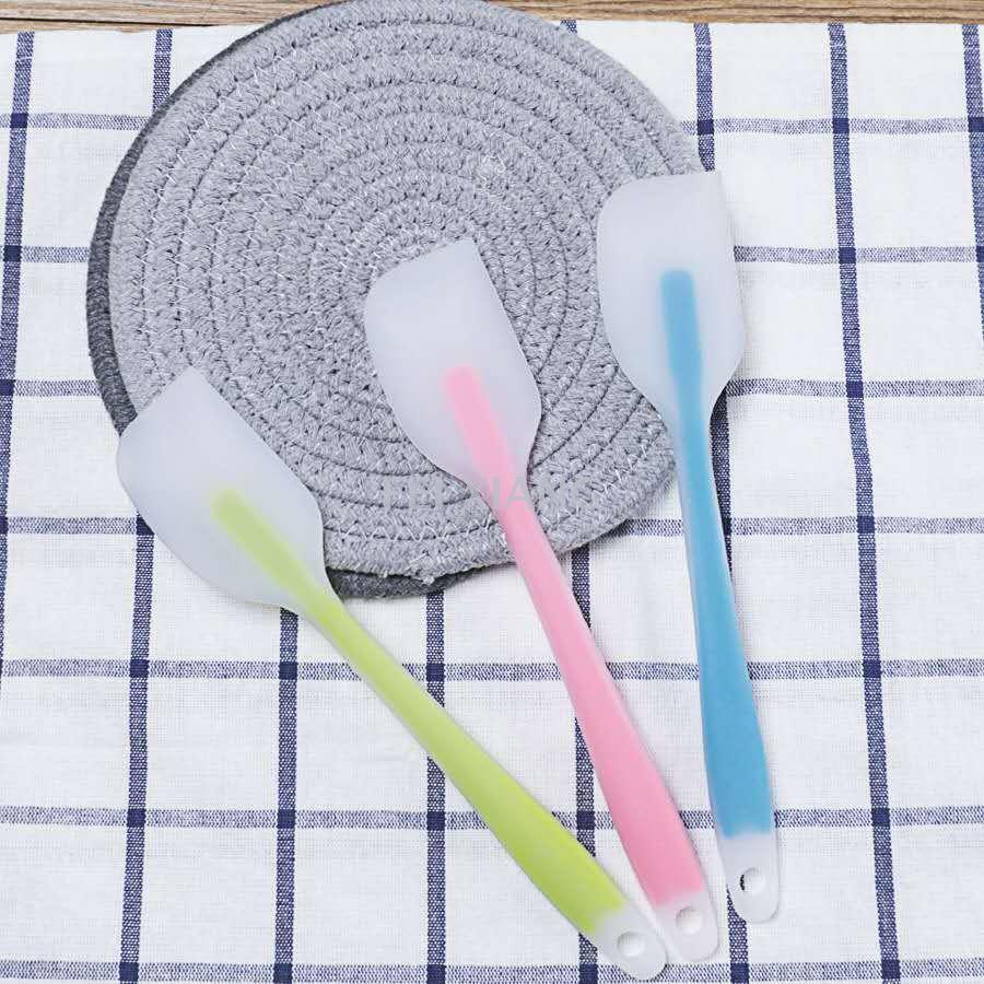 Kitchenware integrated silicone scraper blade custom silicone butter knife in stock cake butter scraper tool