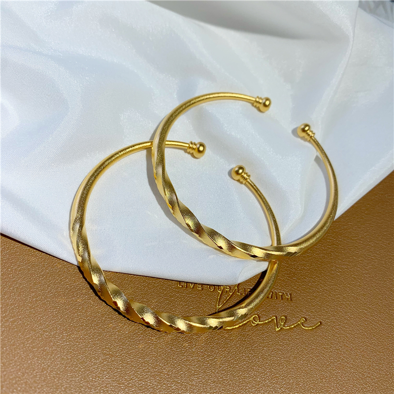 Temperament Sand Gold Wave Open Bracelet for Women, Long Lasting and Non Fading Imitation Gold Twisted Matte Bracelet, Children's Bracelet