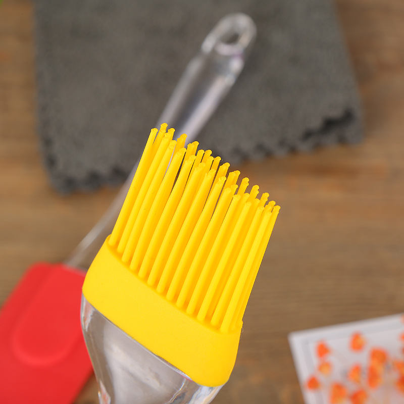 Manufacturer direct sales cream cake barbecue kitchen brush silicone small half oil brush combination silicone scraper