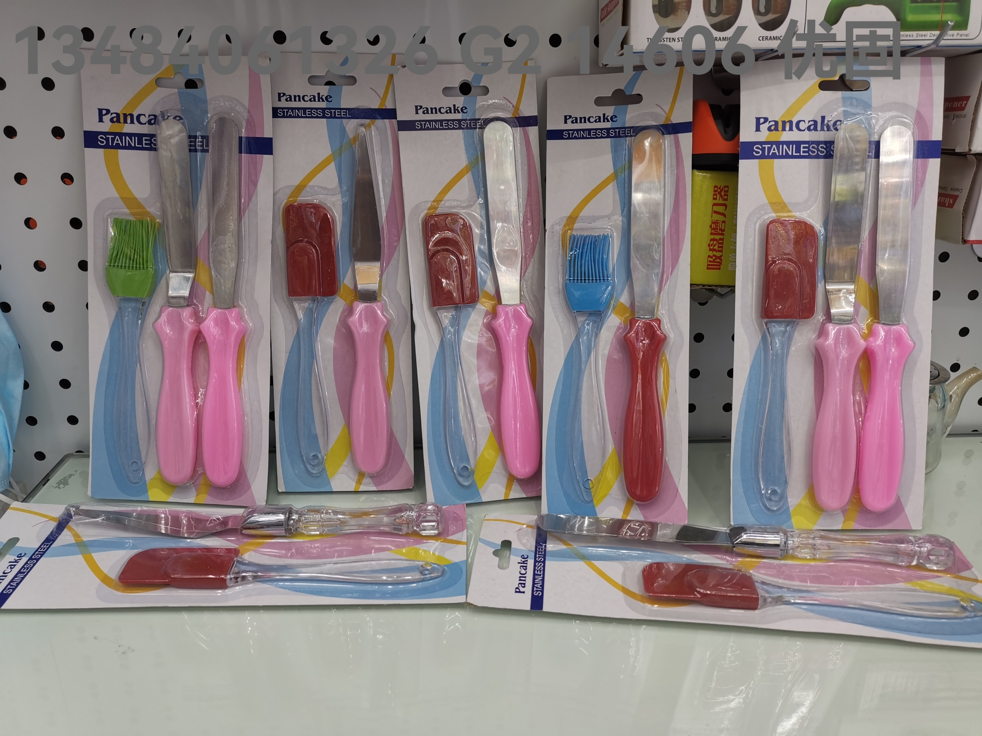 Cake scraper, silicone scraper, crystal handle, plastic handle, barbecue brush, silicone head