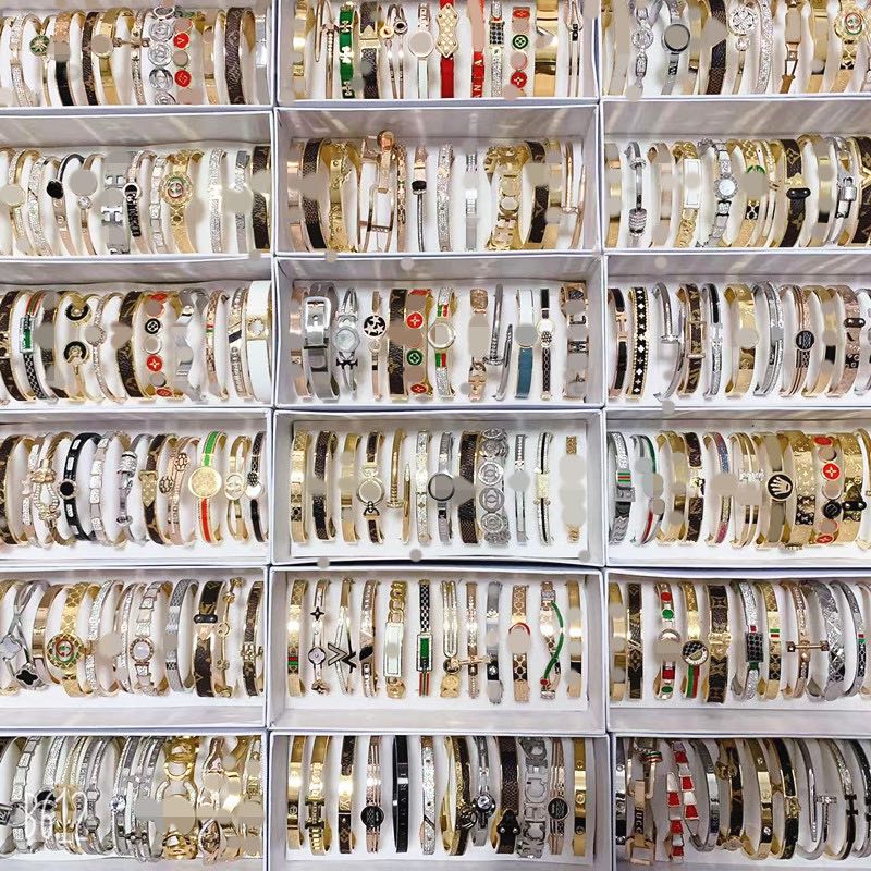 Explosive new 2023 Korean version titanium steel bracelet for women, not fading, simple and versatile, fashionable and atmospheric, rose gold and other accessories