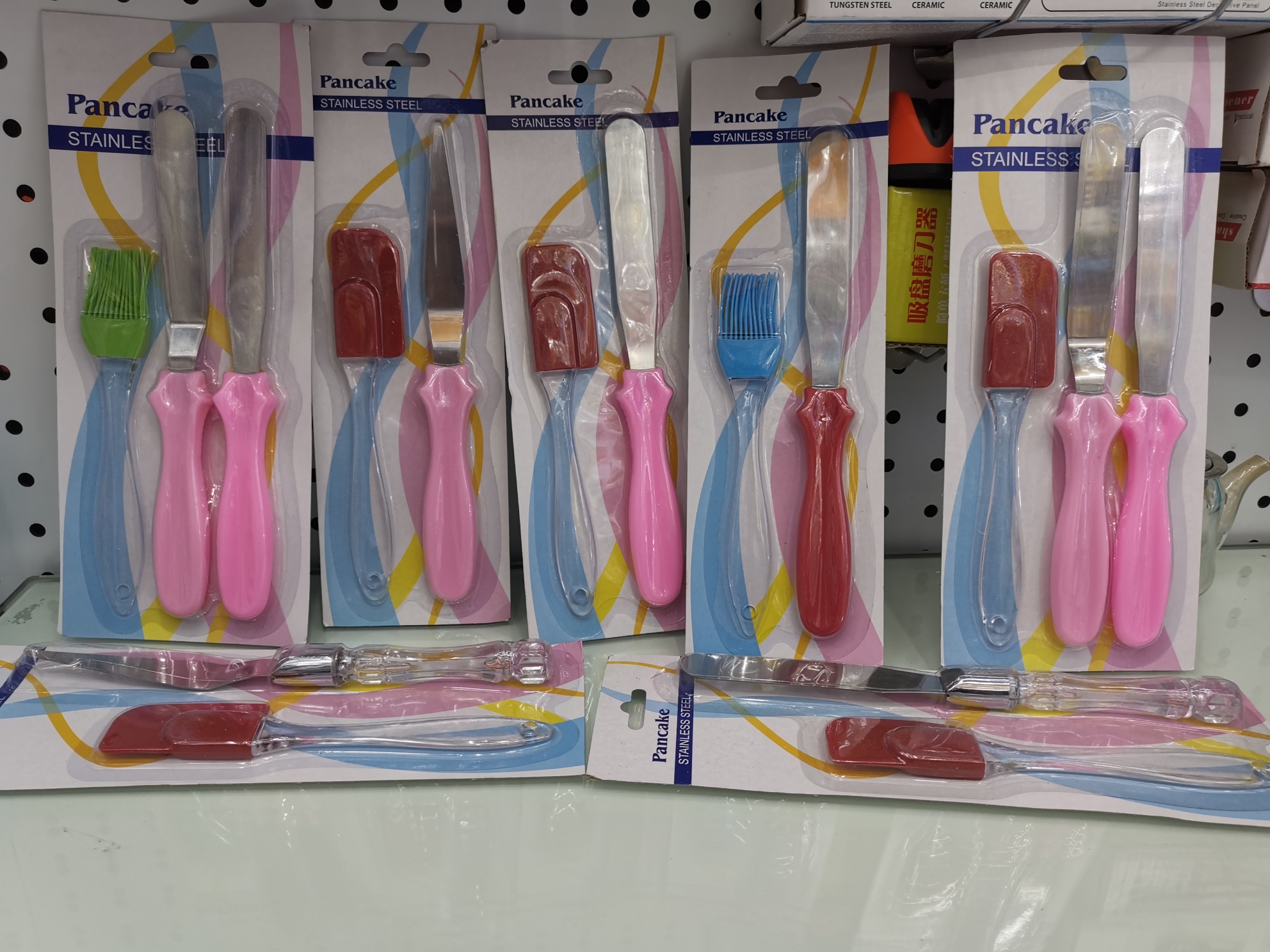 Cake scraper, silicone scraper, crystal handle, plastic handle, barbecue brush, silicone head