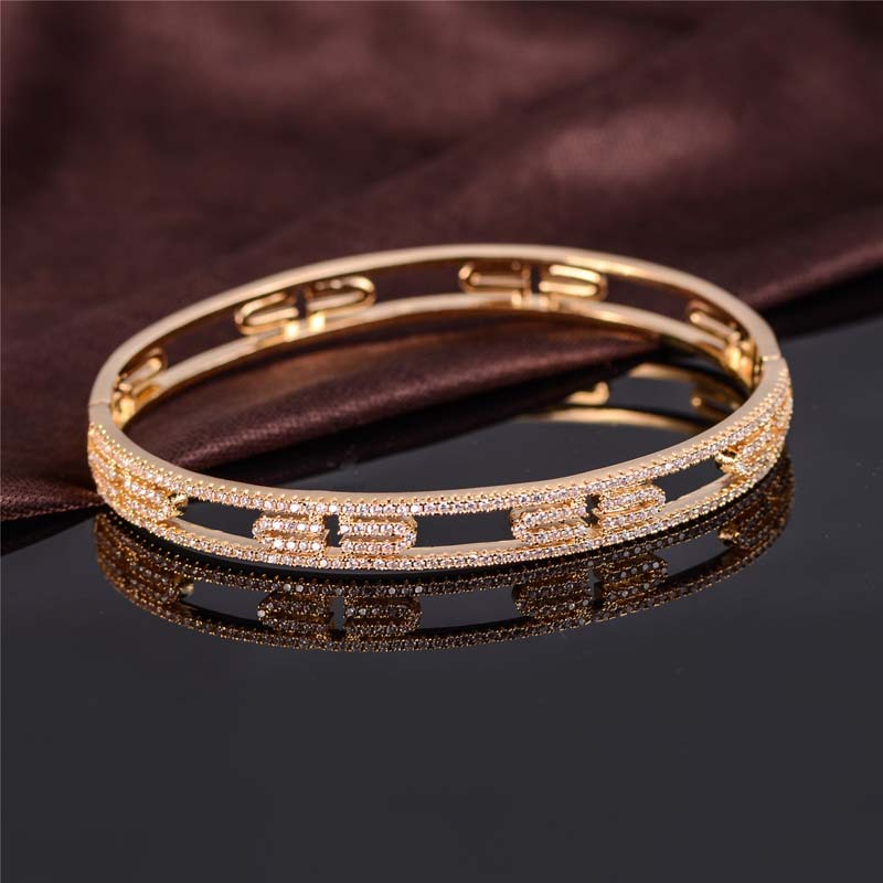 Factory direct sales of new hollow diamond inlaid bracelets, elegant and exemplary, exquisite jewelry, foreign trade source