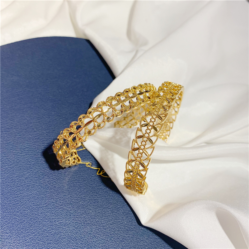 Minimally popular hollowed out love bow bracelet for women in the South China Sea, golden bracelet that never fades, bracelet jewelry trend