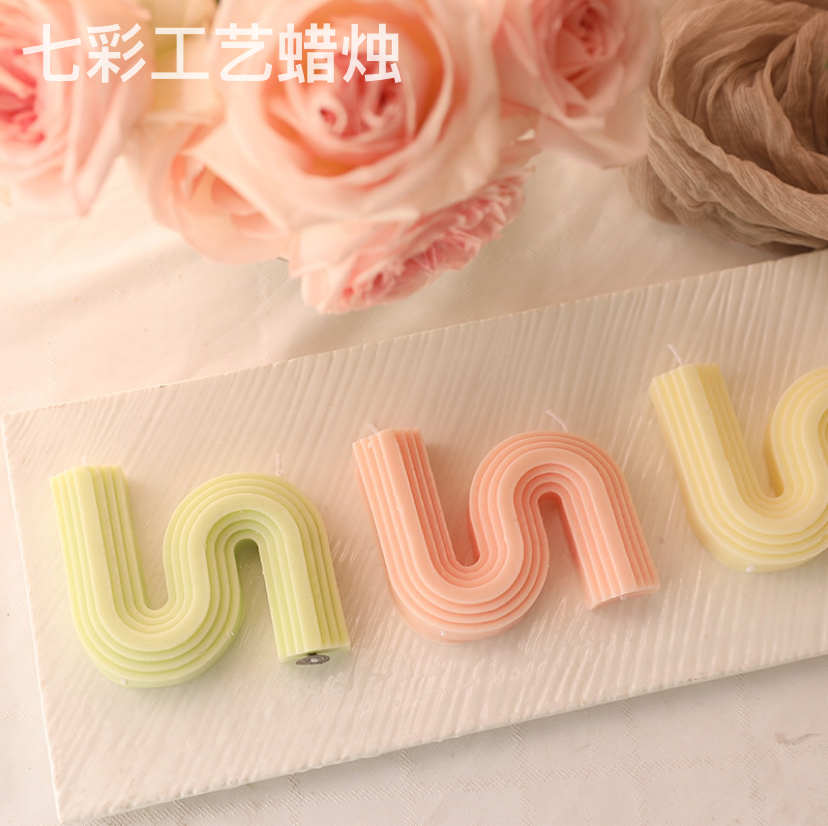 New Geometry S Style Creative Aromatherapy Candle Internet Celebrity Shooting Prop Companion Hand Gift Home Fragrance Decoration Ornament