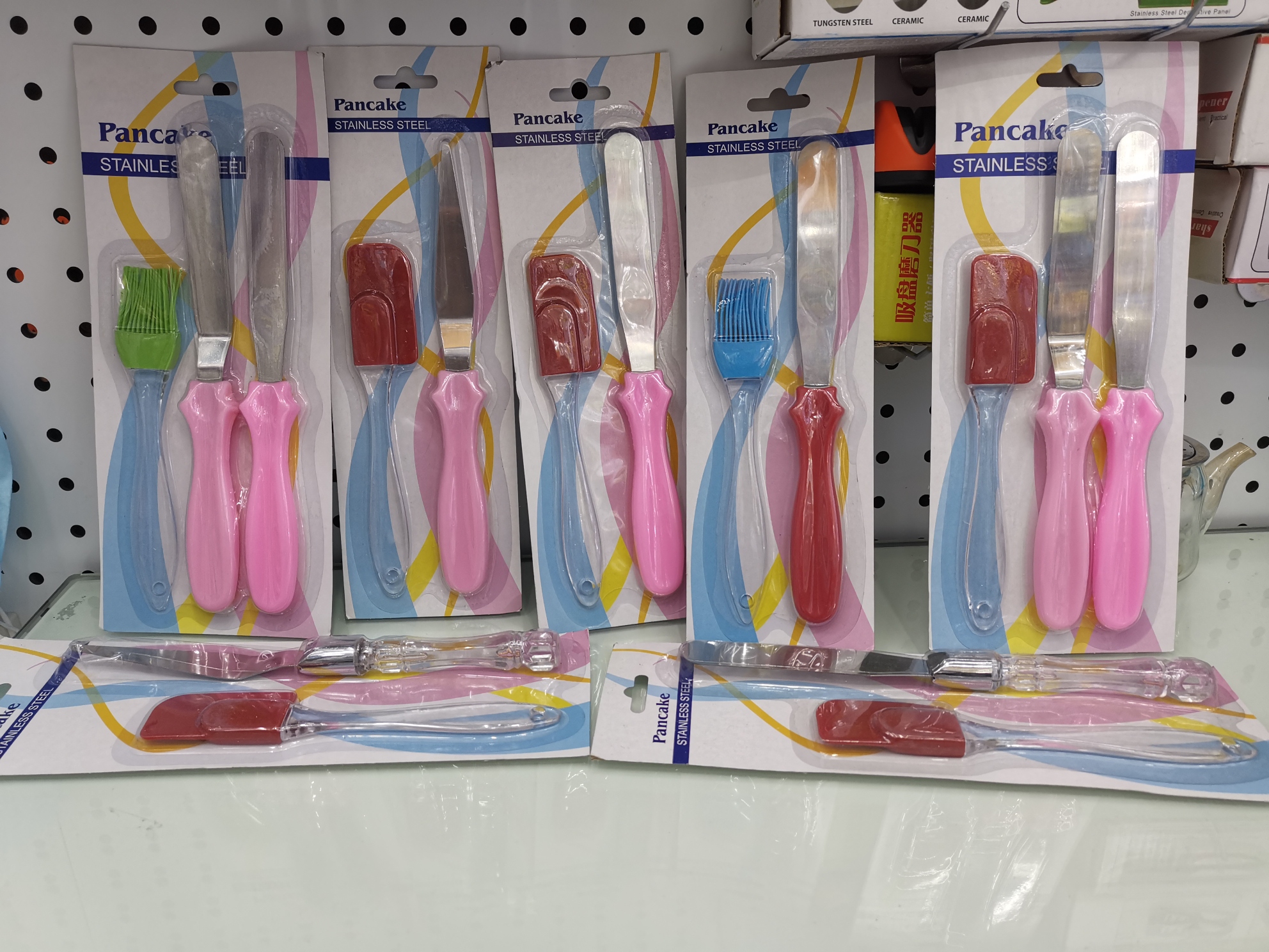 Cake scraper, silicone scraper, crystal handle, plastic handle, barbecue brush, silicone head