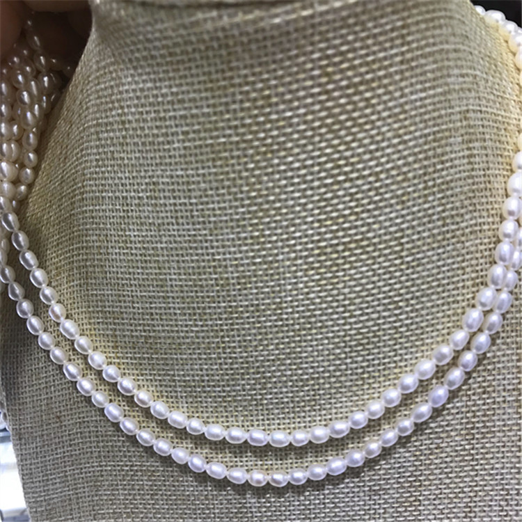 Natural freshwater cultured pearls 4-5mm in size with strong gloss and flawless finish can be used as necklaces and bracelets for wholesale by manufacturers