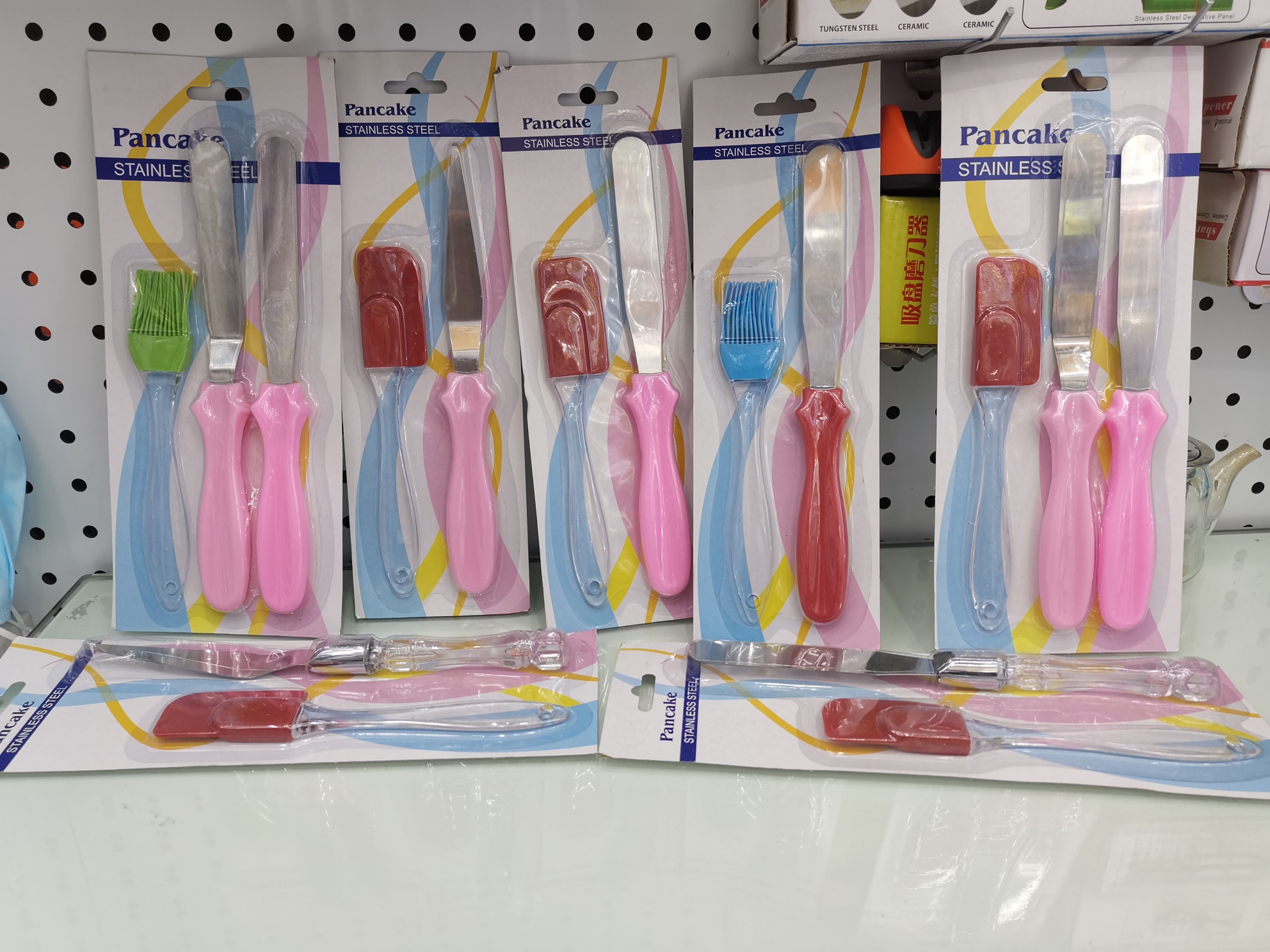 Cake scraper, silicone scraper, crystal handle, plastic handle, barbecue brush, silicone head