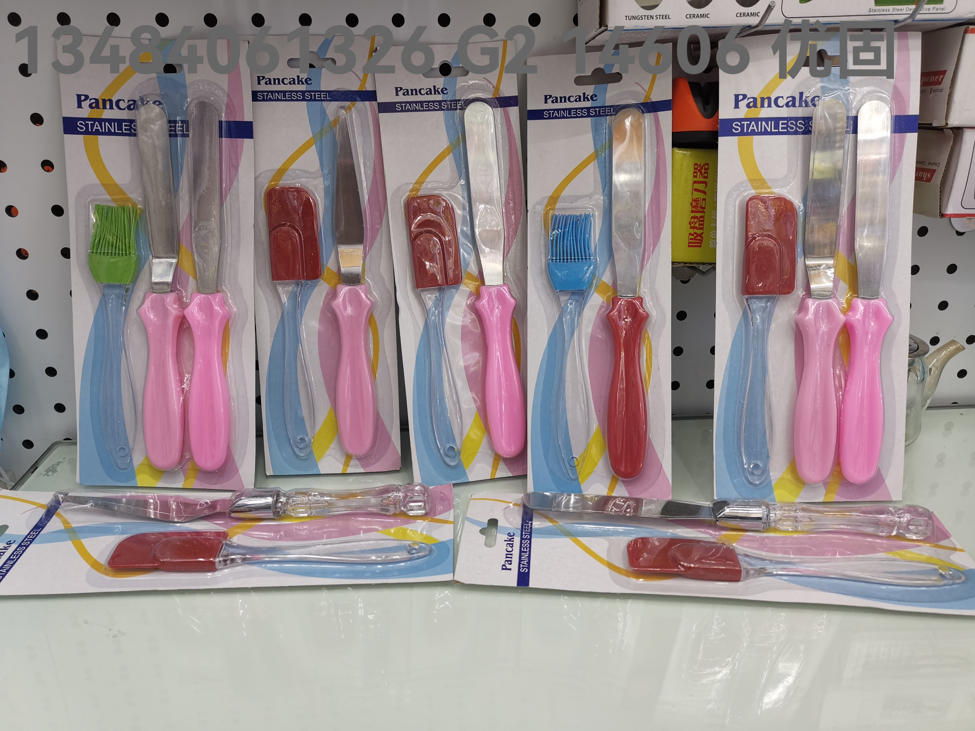 Cake scraper, silicone scraper, crystal handle, plastic handle, barbecue brush, silicone head