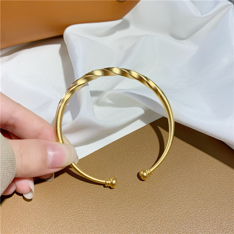 Temperament Sand Gold Wave Open Bracelet for Women, Long Lasting and Non Fading Imitation Gold Twisted Matte Bracelet, Children's Bracelet