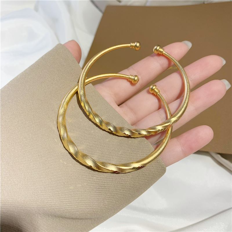 Temperament Sand Gold Wave Open Bracelet for Women, Long Lasting and Non Fading Imitation Gold Twisted Matte Bracelet, Children's Bracelet