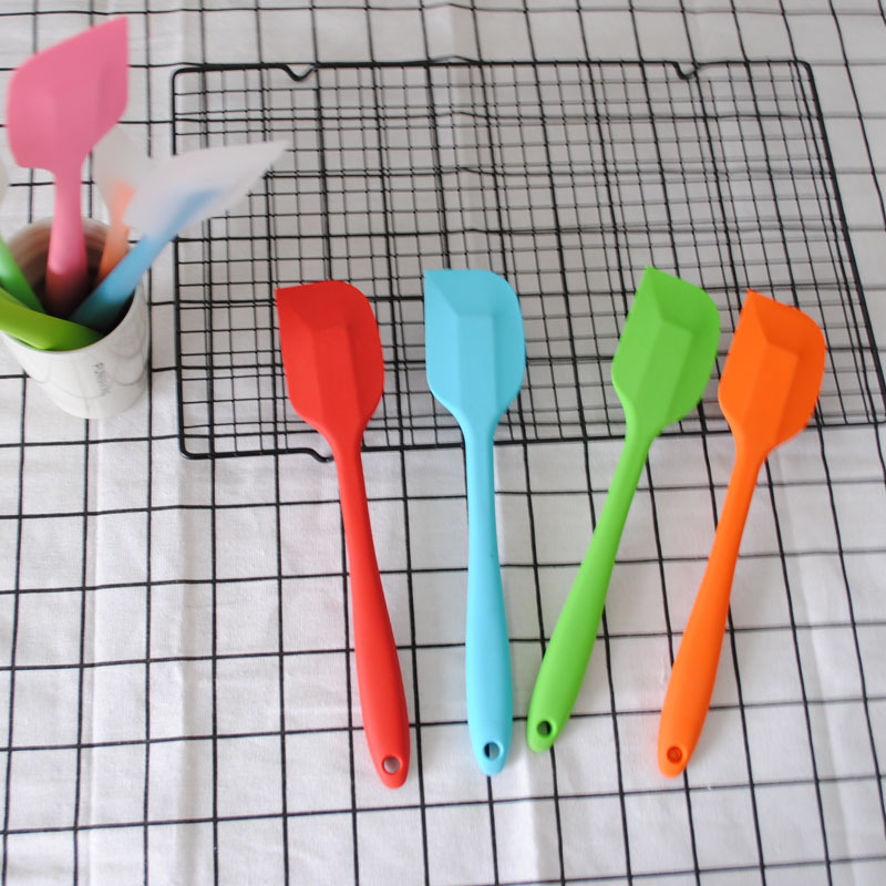 Large FDA integrated silicone scraper, heat-resistant cream scraper, solid color 11 inch silicone Niu Niu scraper