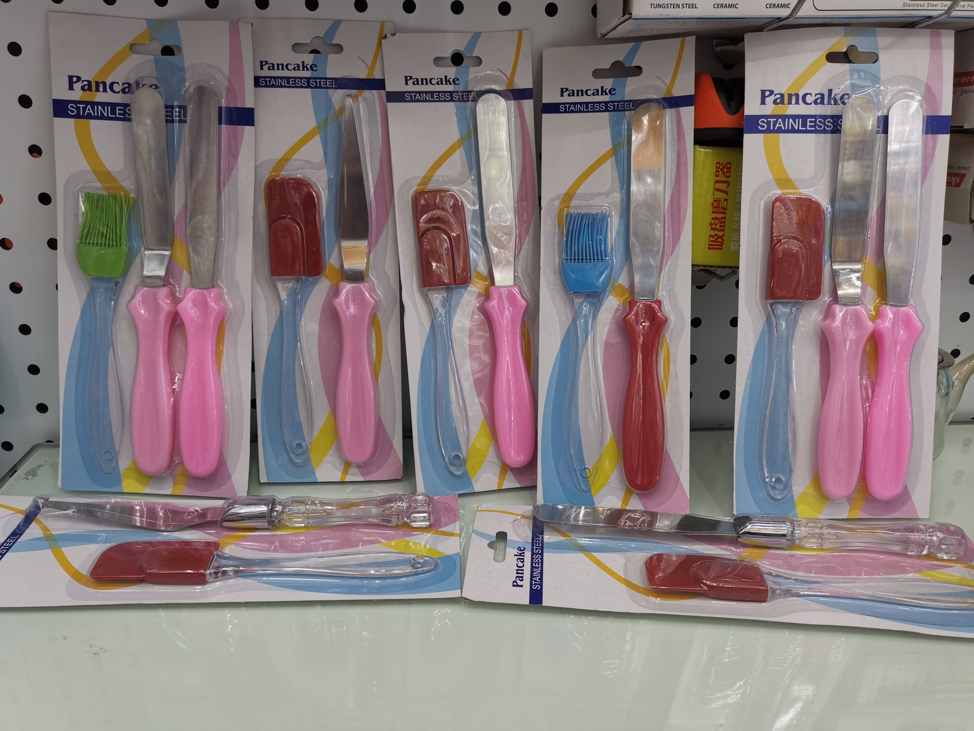 Cake scraper, silicone scraper, crystal handle, plastic handle, barbecue brush, silicone head